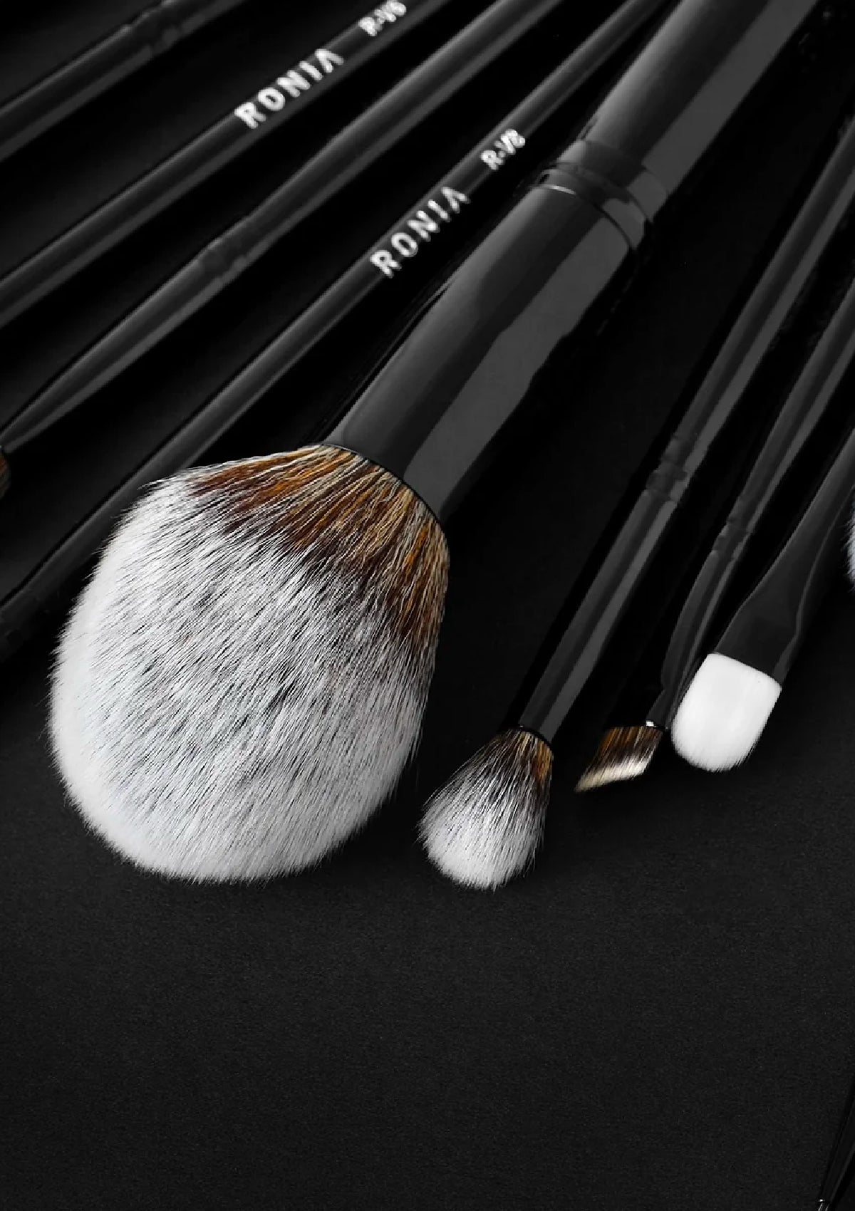 All Vegan collection, of 15 high-quality makeup brushes