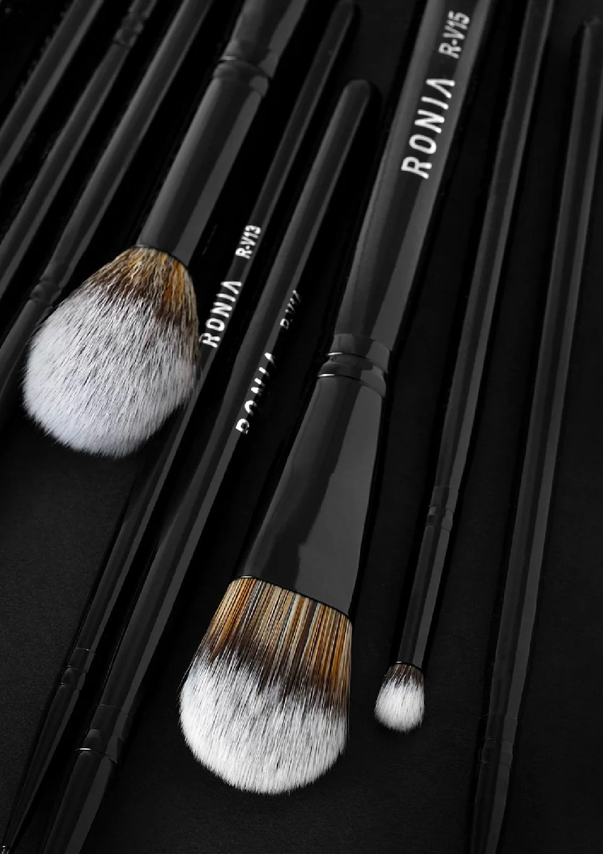 All Vegan collection, of 15 high-quality makeup brushes