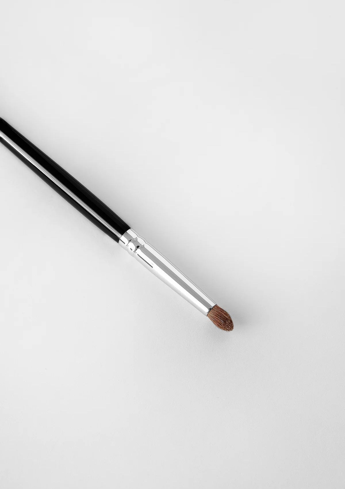 E16 Petite Pencil Brush