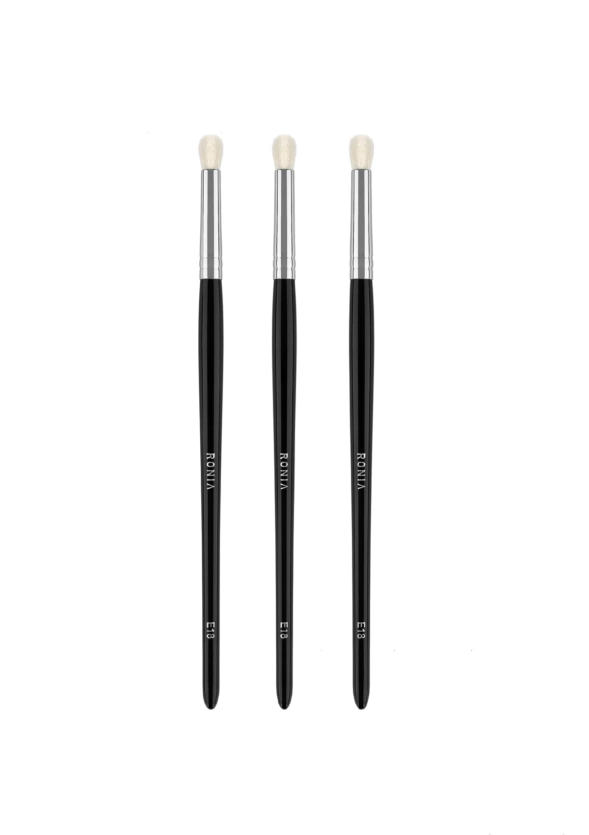 E18: SMALL EYE SHADOW BLENDING BRUSH