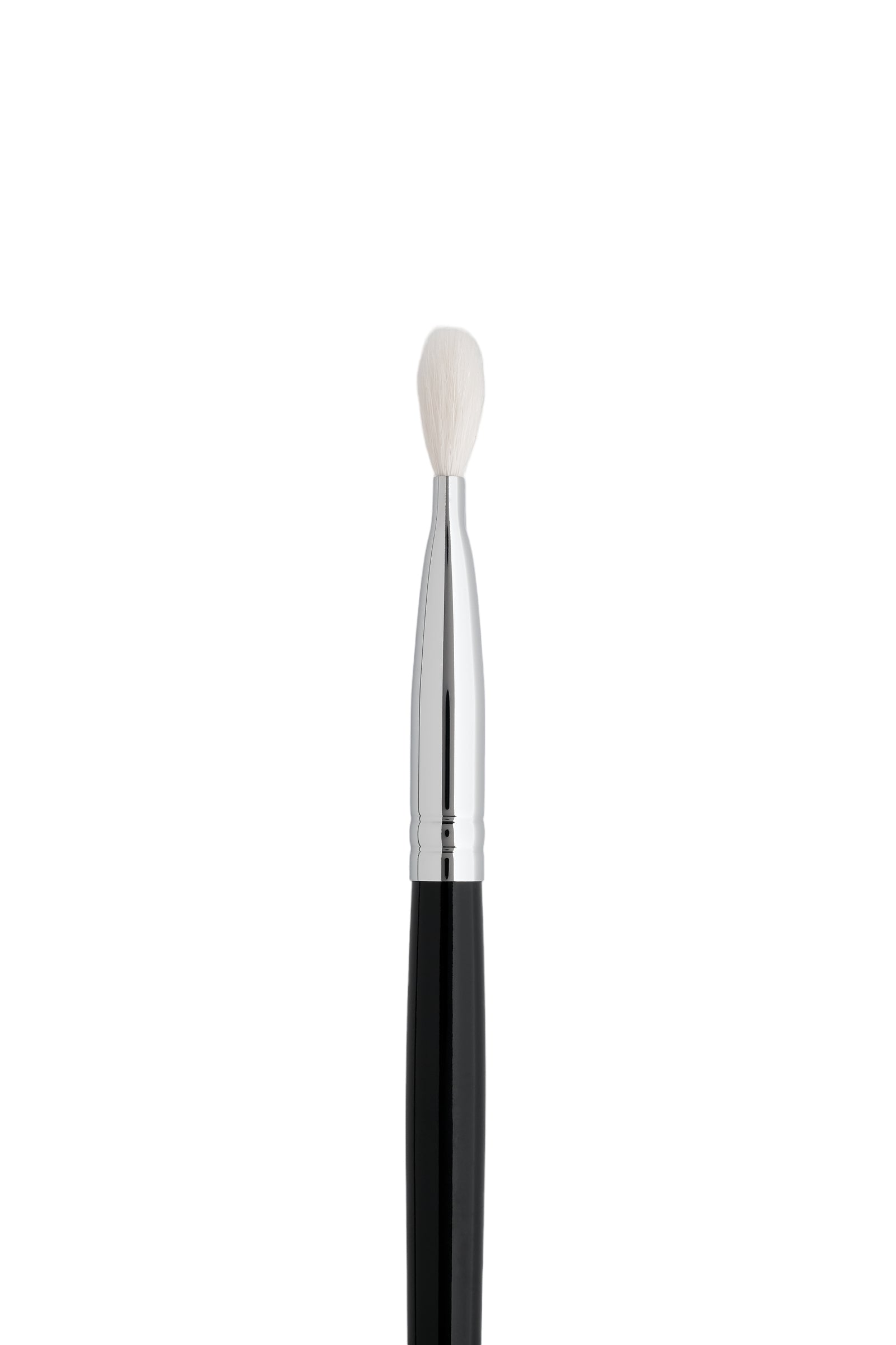 E22: TALL PRECISE EYE SHADOW BLENDING BRUSH