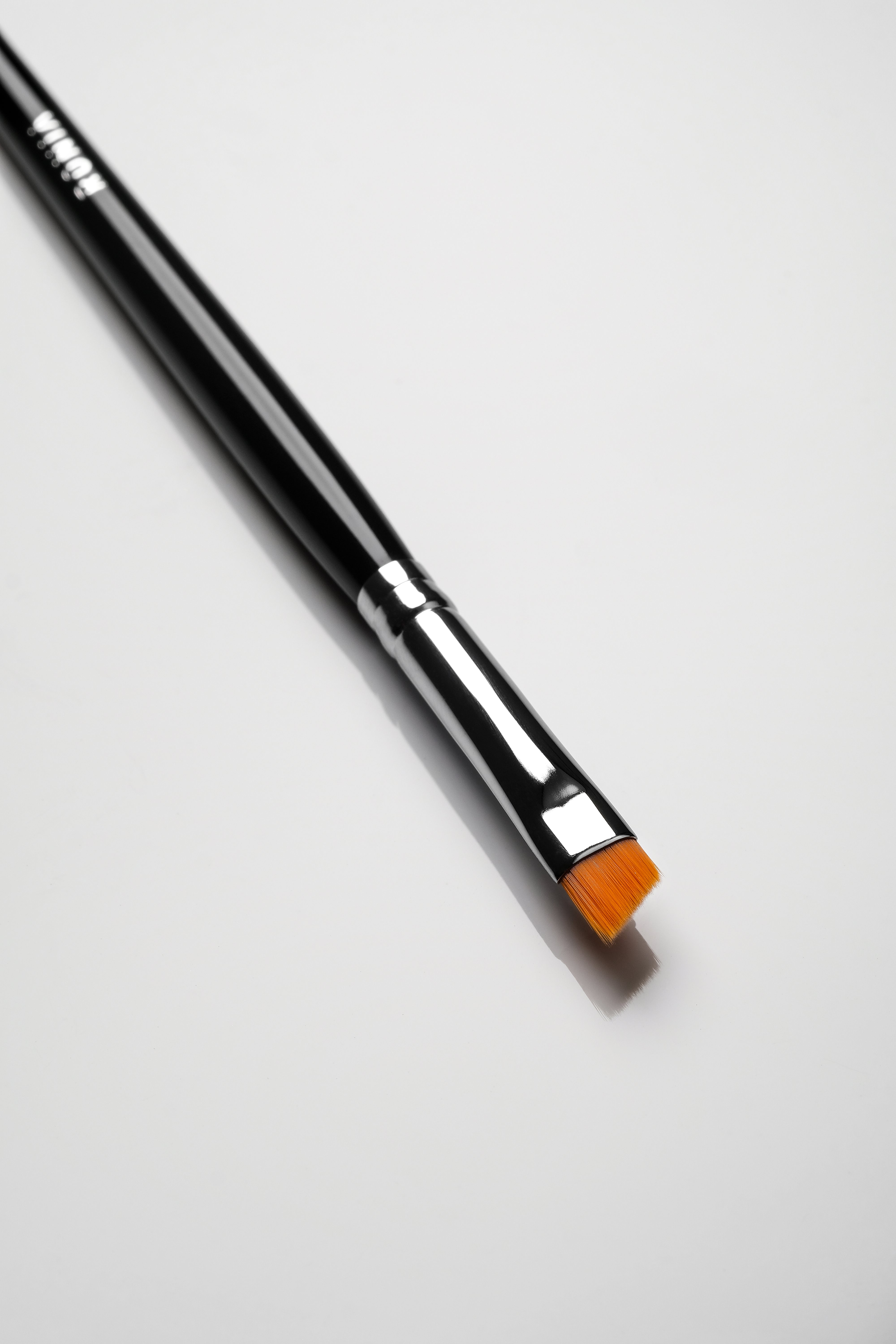 E4 Angled Eye and Brow Brush