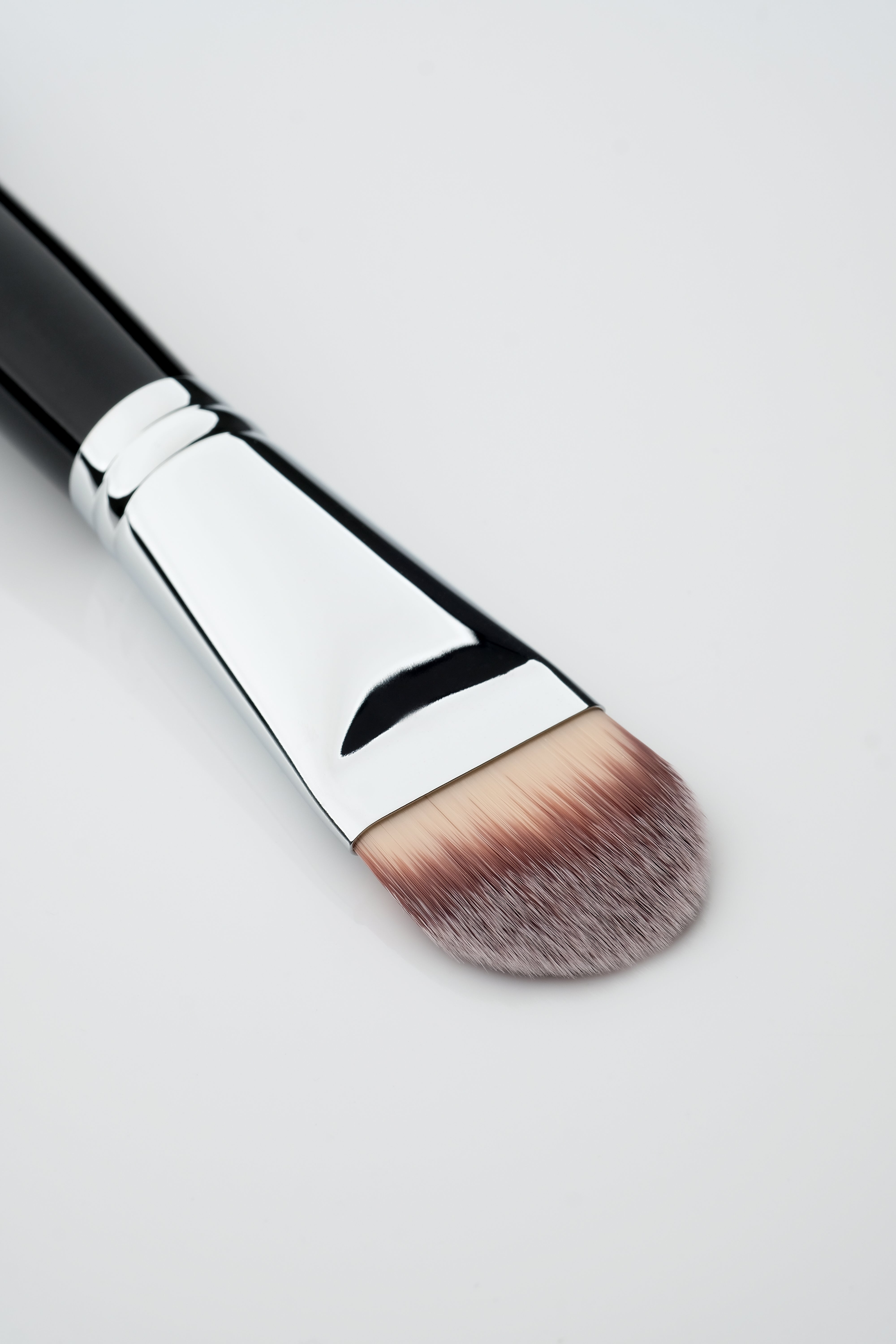 F20: LARGE PADDLE FOUNDATION BRUSH - TALL