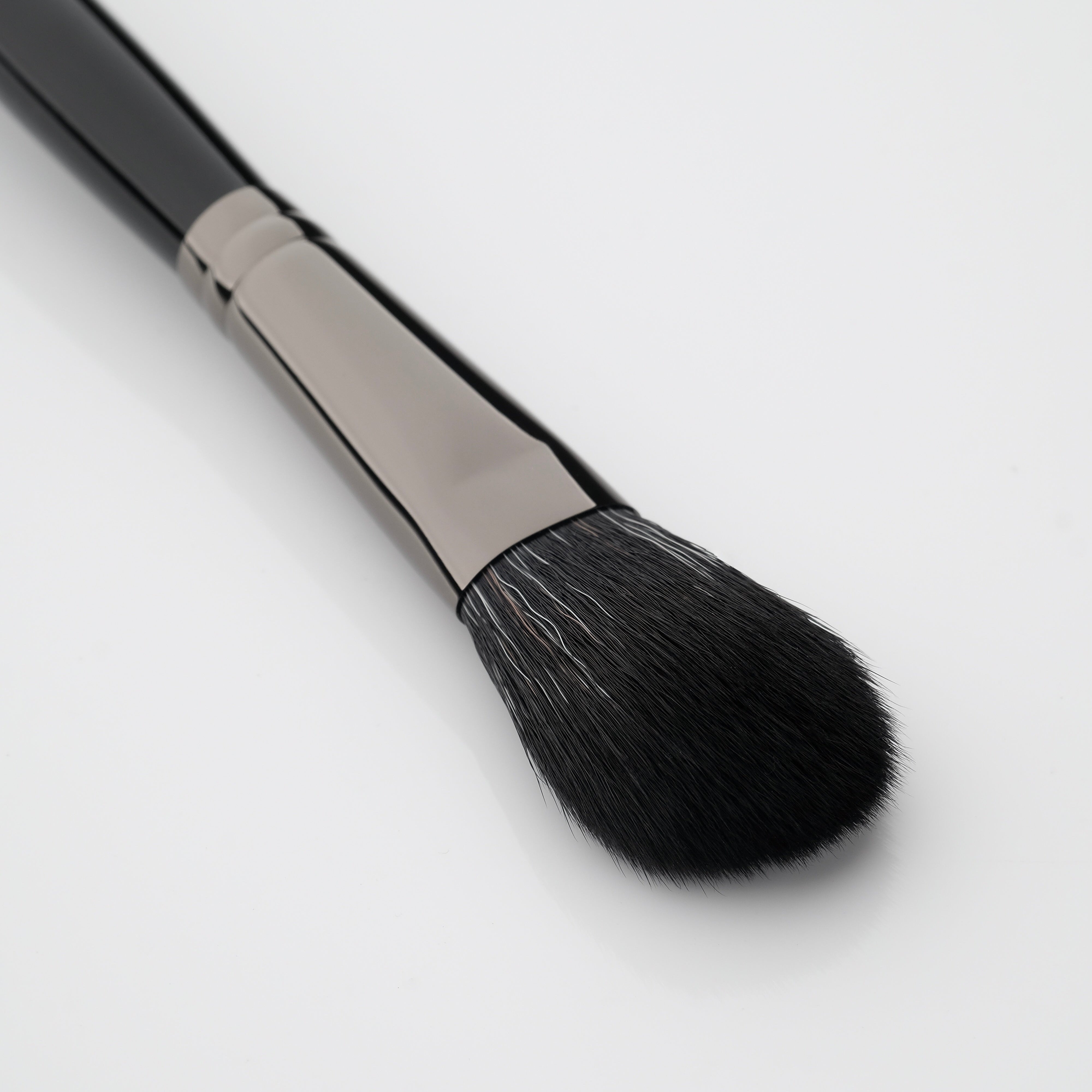 Z1: FLAT BLUSH AND POWDER BRUSH