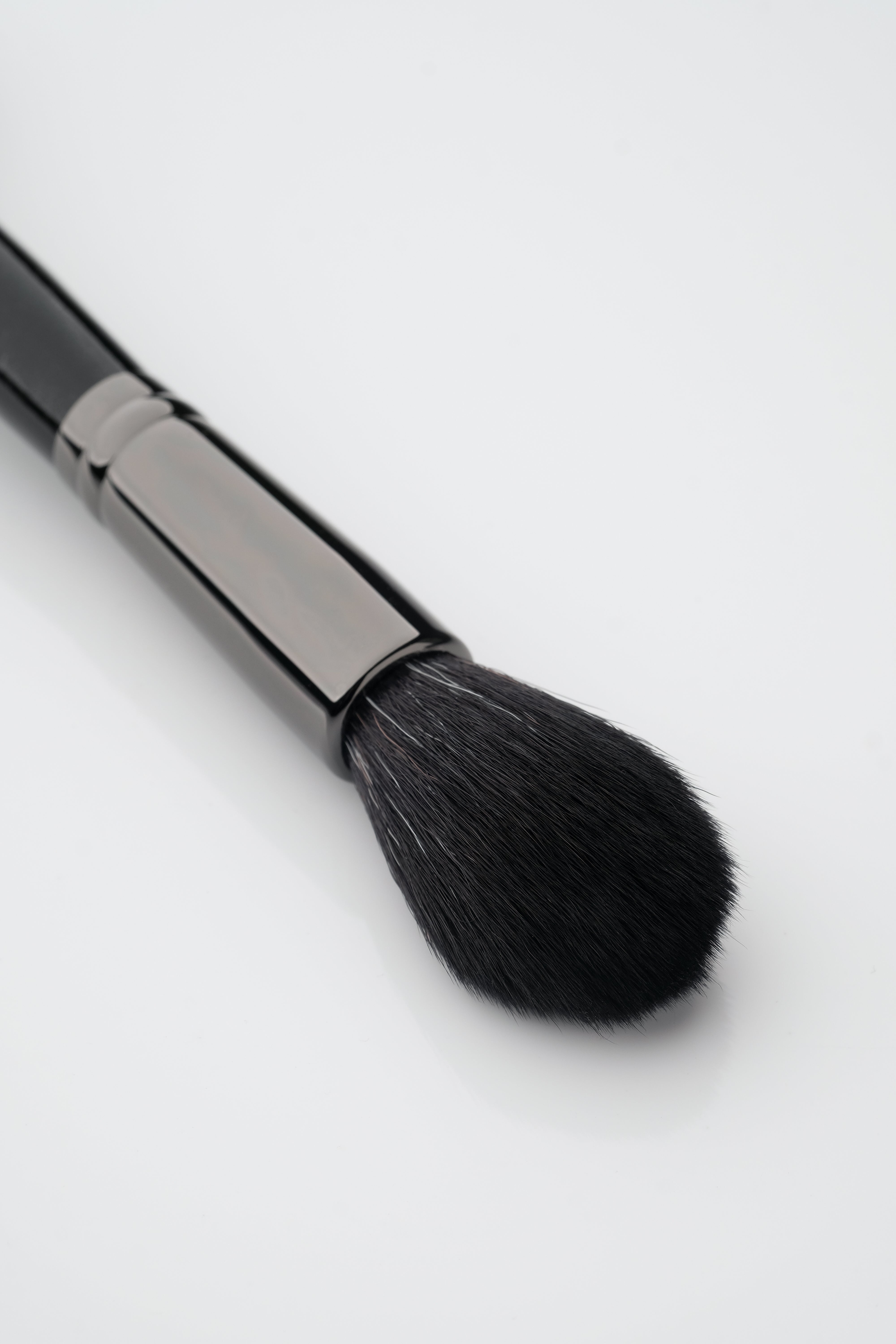 Z2: POINTED POWDER BRUSH