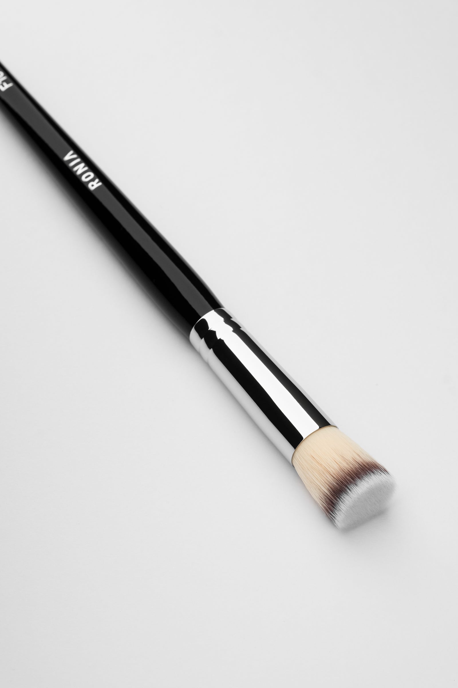 Buffing foundation brush