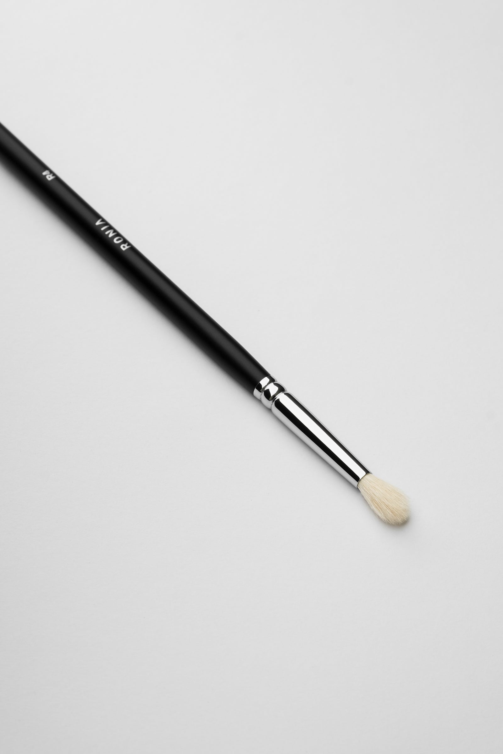 R4- Small eyeshadow blending brush