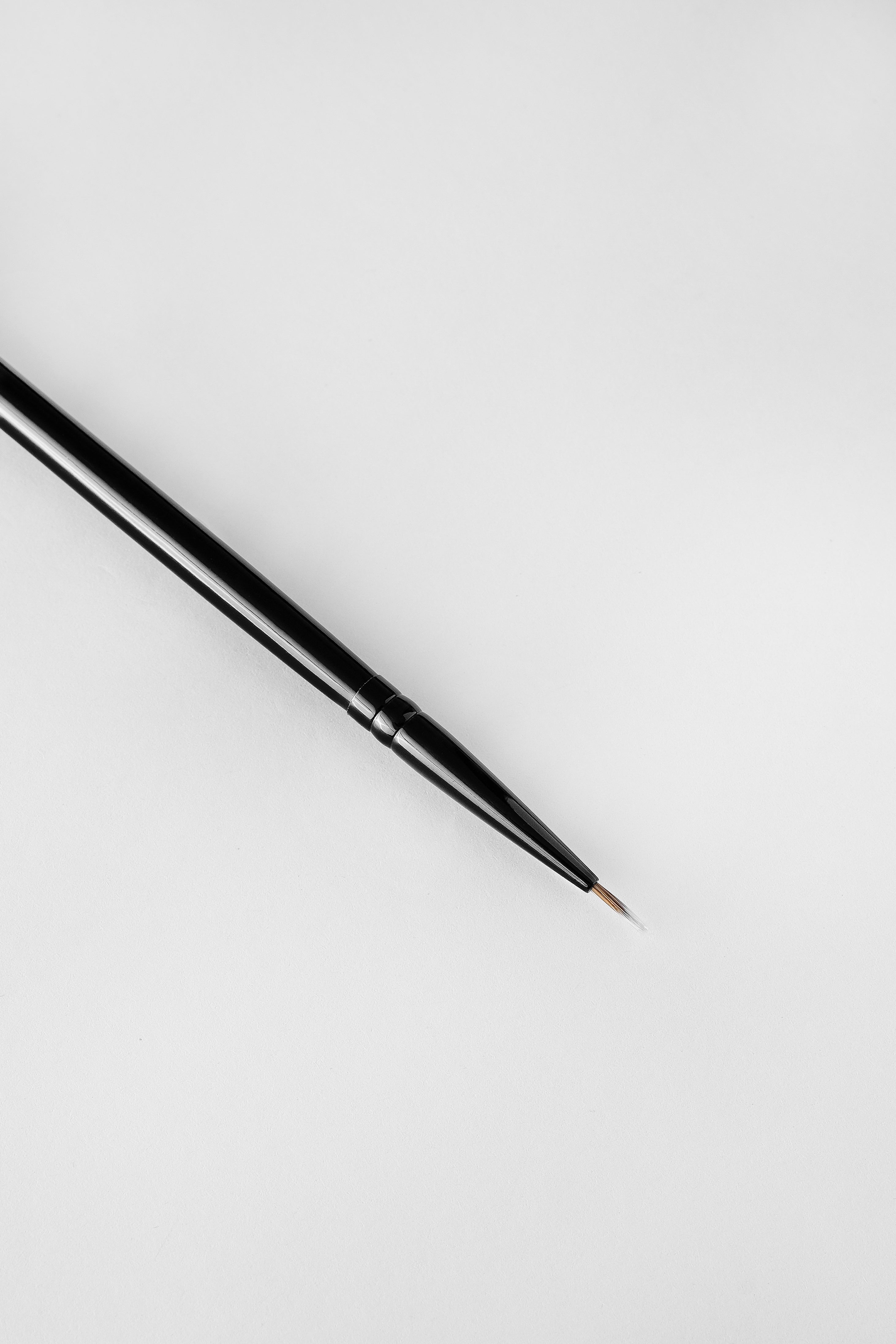 R-V13: EYELINER BRUSH