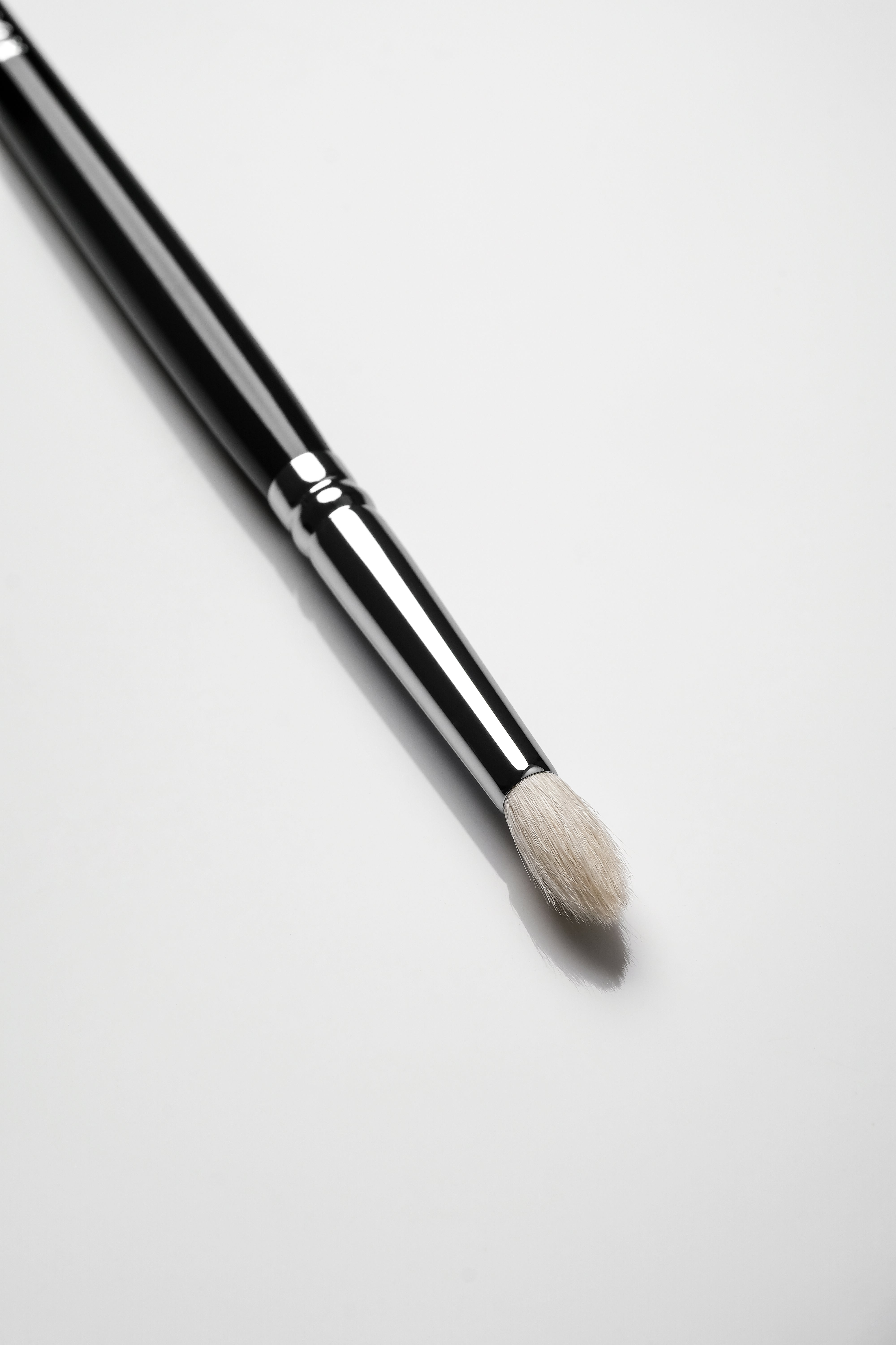 E3 Small Precision Crease Brush