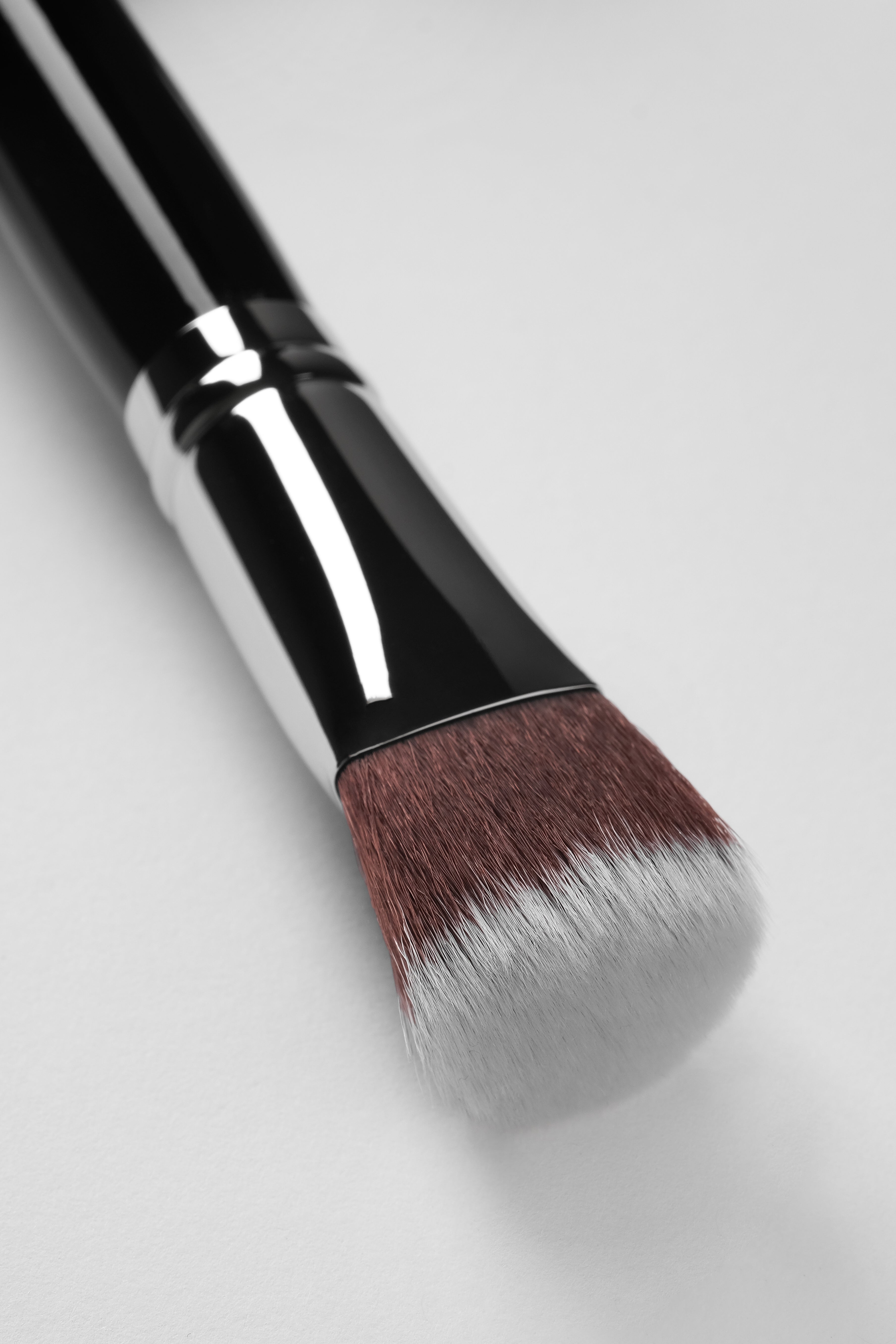 F25: Triangle Foundation Brush