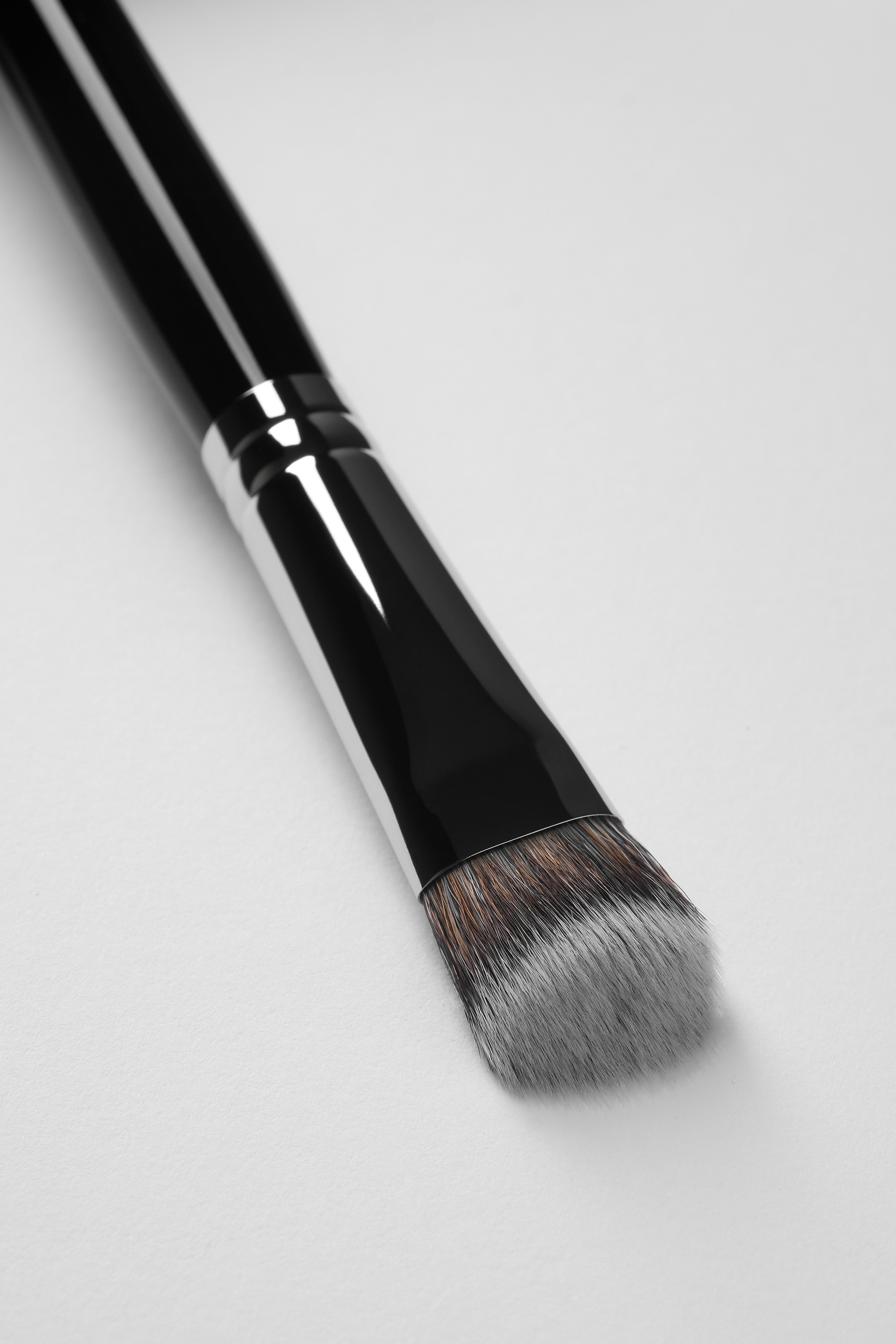 F24: Concealer, Contour and Shading Brush