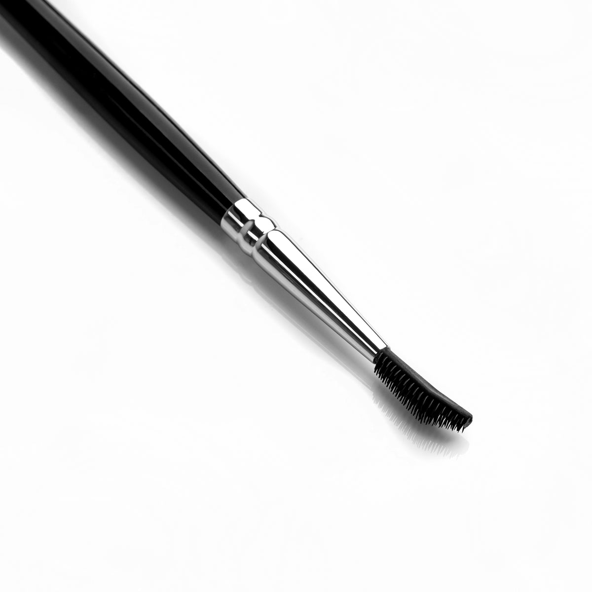 E25 – Curved Brow Grooming Brush