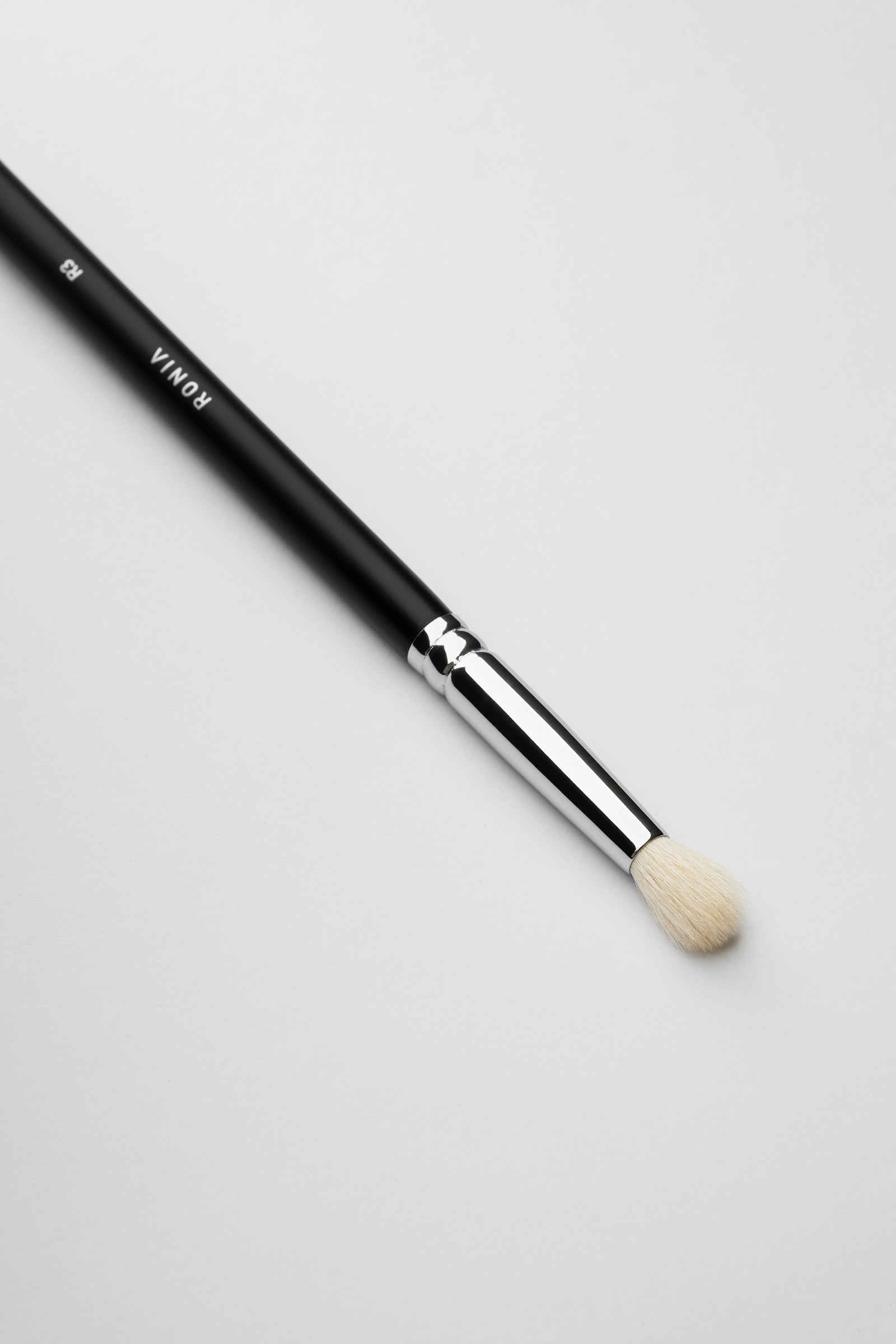R3 - Wide eyeshadow blending brush