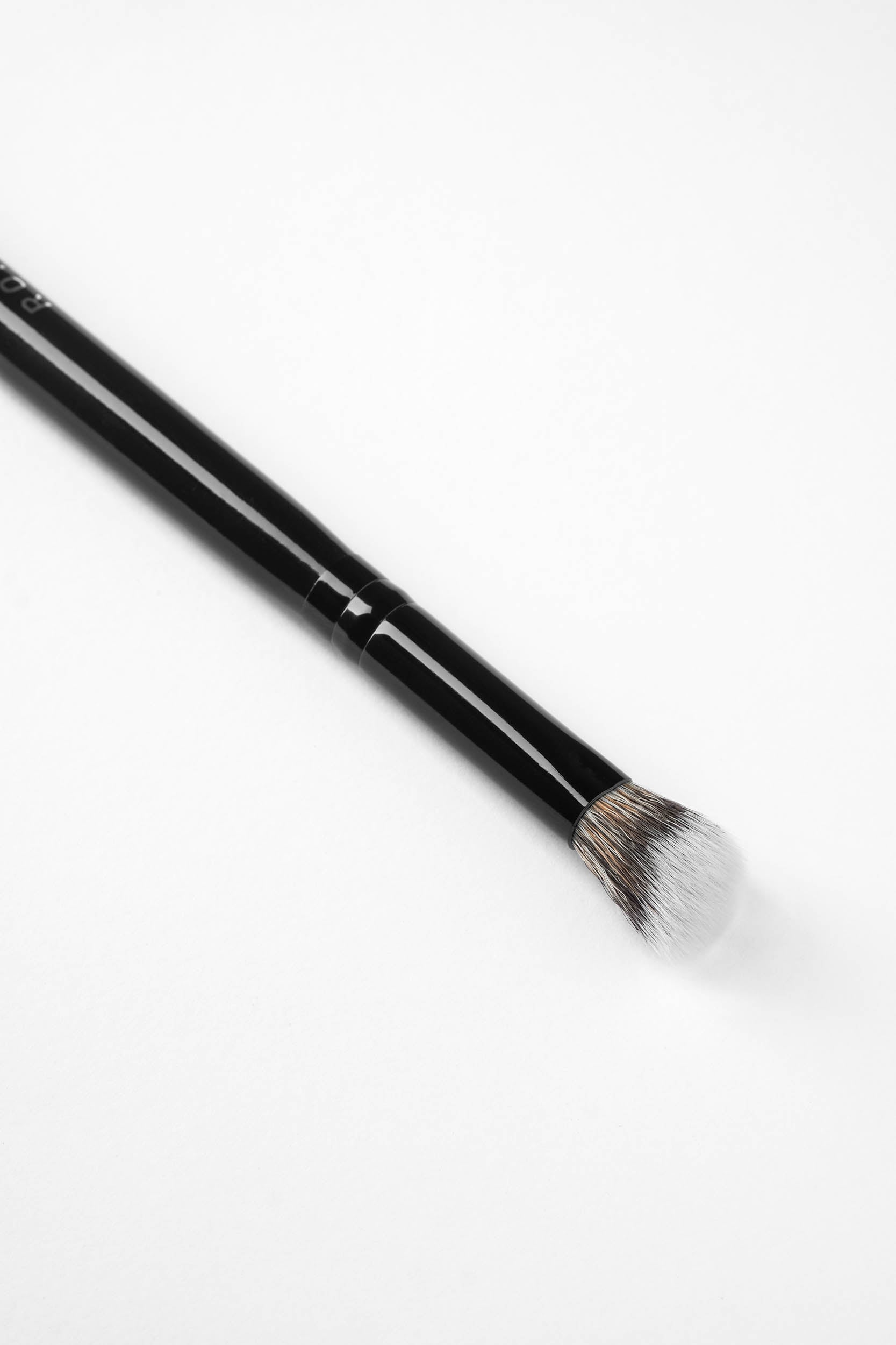 R-V18 – Mini base perfecting brush